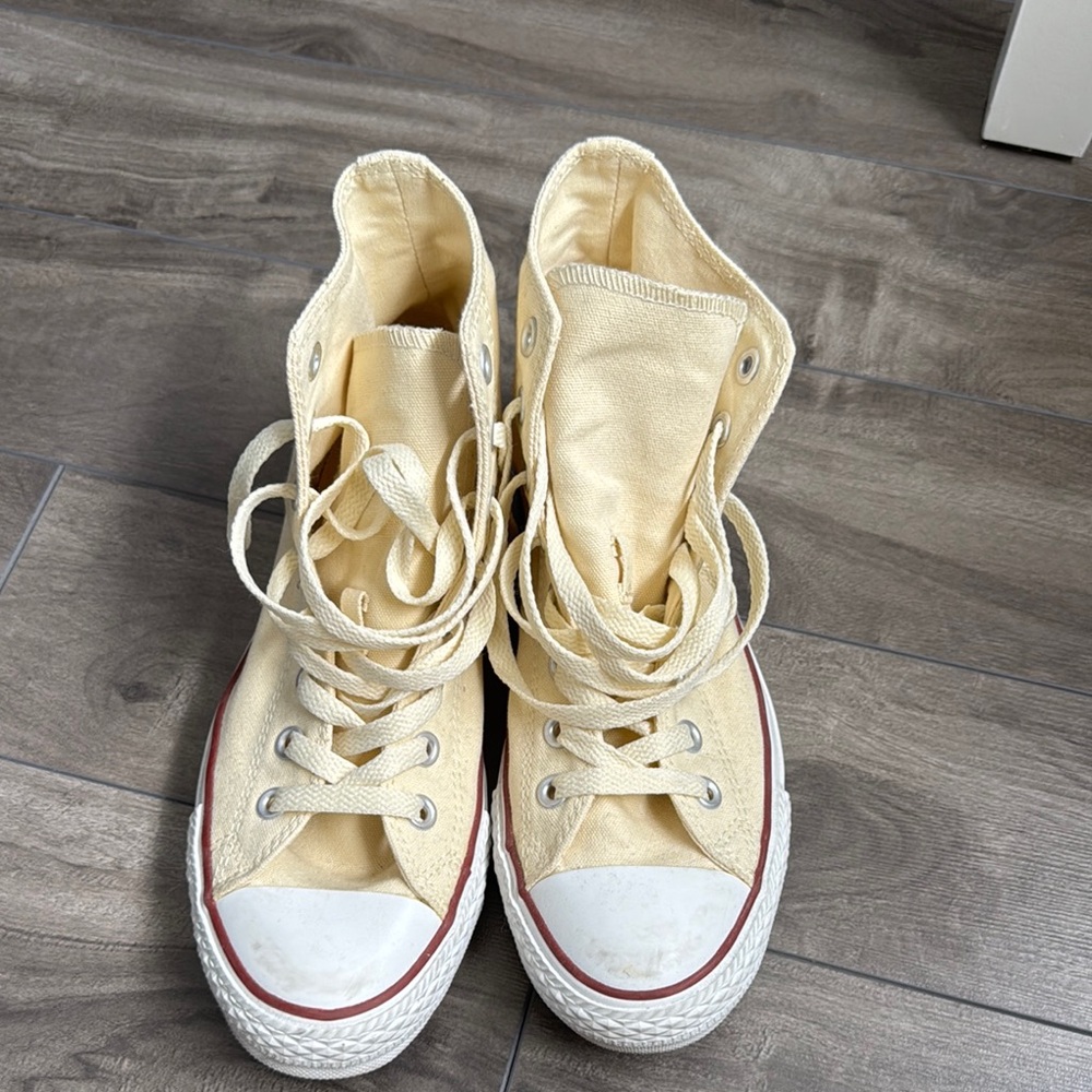 Converse Cream High-Top Sneakers Classic Canvas Design
